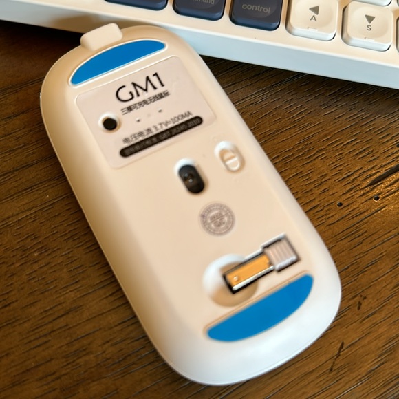 Bluetooth keyboard and mouse - Picture 2 of 3